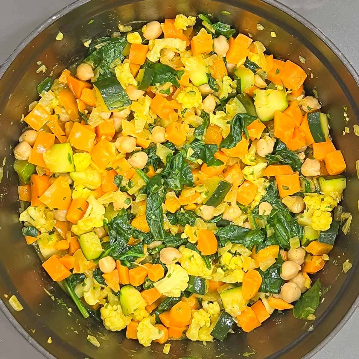Final view of cooking Mixed Vegetable Curry
